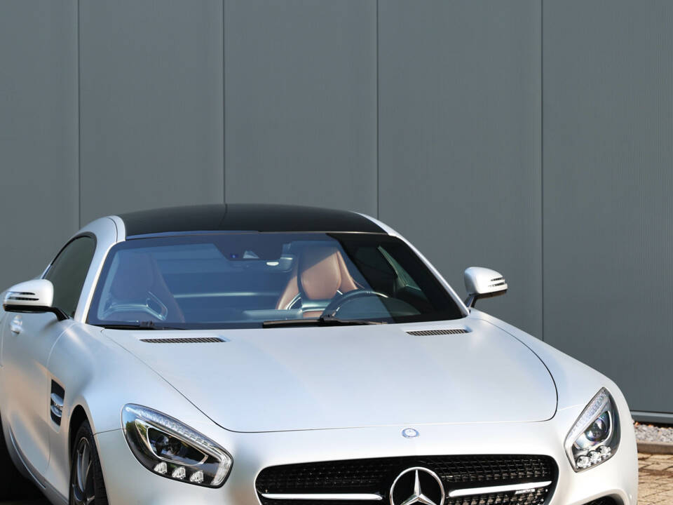 Image 19/56 of Mercedes-AMG GT-S (2017)