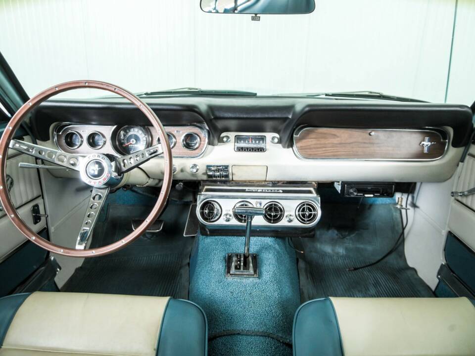 Image 15/50 of Ford Mustang 302 (1966)