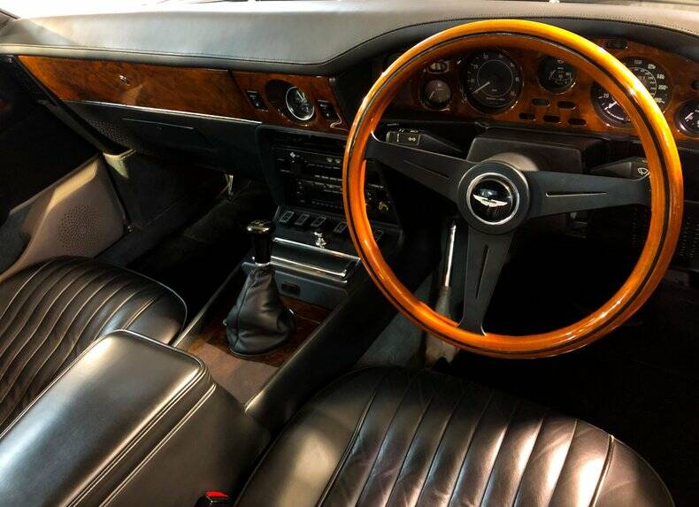 Image 4/34 of Aston Martin V8 Vantage (1987)