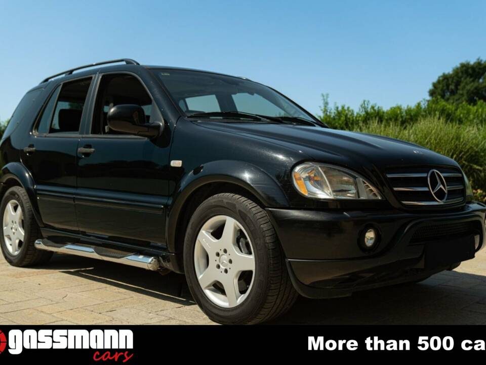 Image 3/15 of Mercedes-Benz ML 55 AMG (2000)
