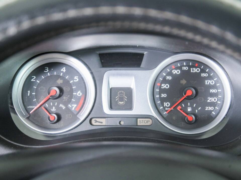 Imagen 12/15 de Renault Clio III 1.4 16V (2006)