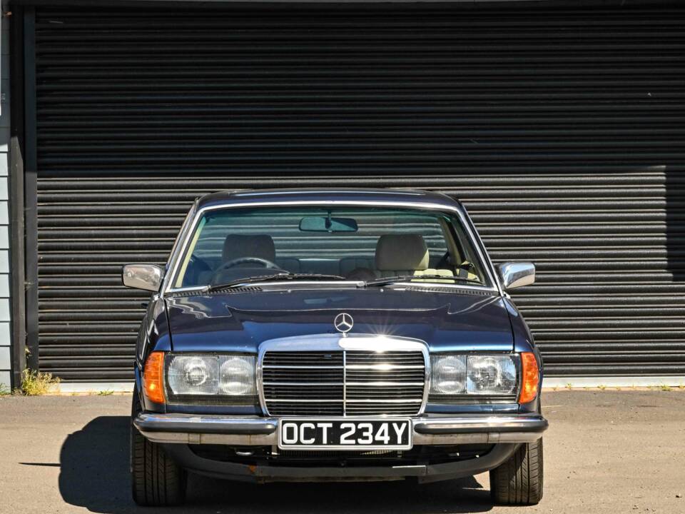 Bild 18/50 von Mercedes-Benz 280 CE (1983)
