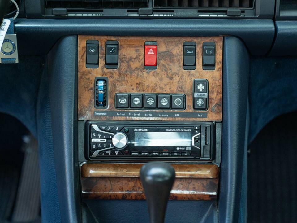 Afbeelding 37/50 van Mercedes-Benz 380 SEC (1982)