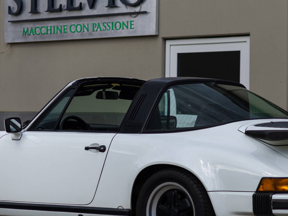 Image 43/45 of Porsche 911 Carrera 3.2 (1984)