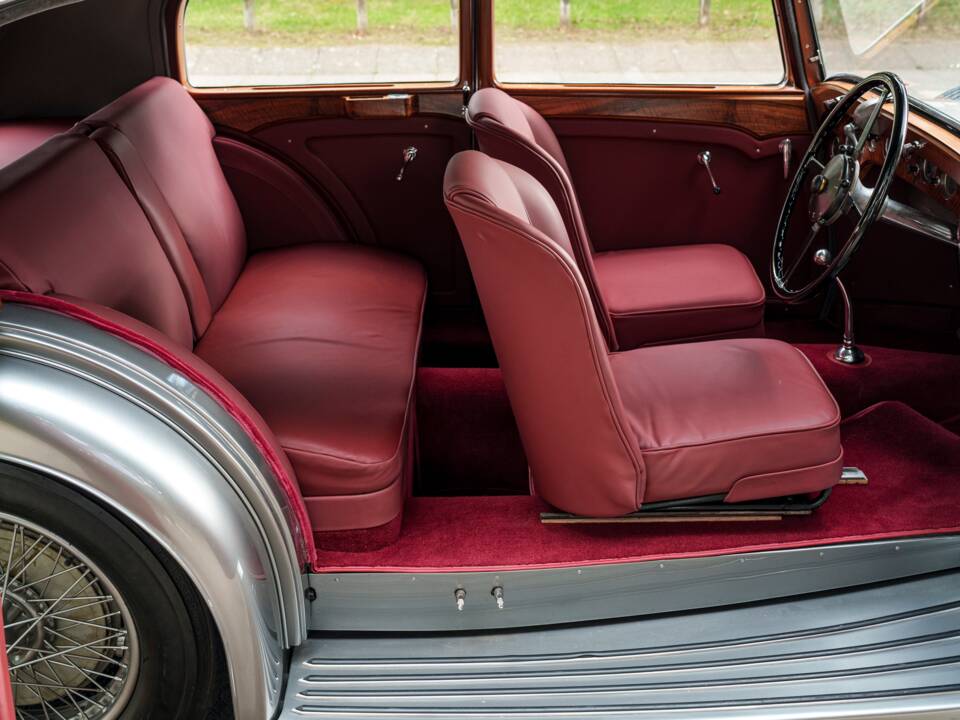 Image 22/25 de Alvis 4.3 Liter Saloon (1937)