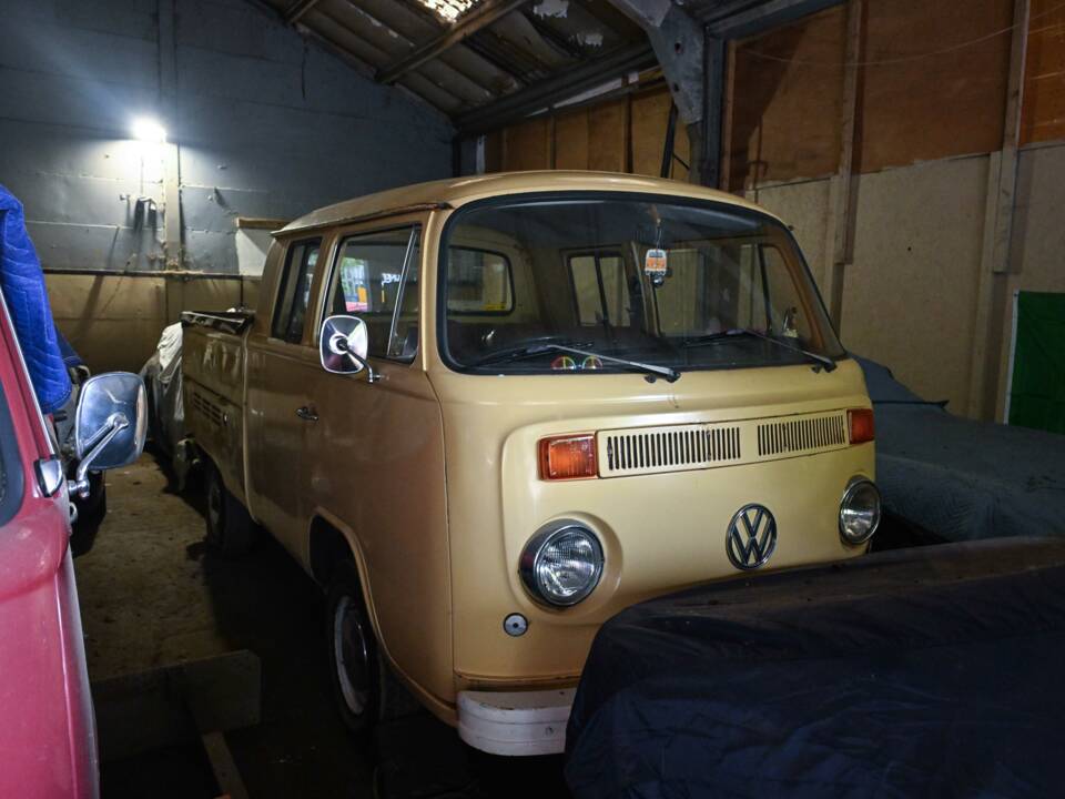Image 21/23 of Volkswagen T2b Pickup Double Cabin (1978)