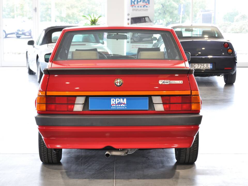 Bild 4/30 von Alfa Romeo 75 2.0 Twin Spark (1988)
