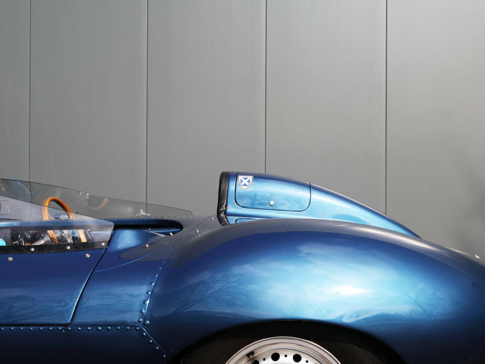 Image 39/60 of Jaguar D-Type (1967)