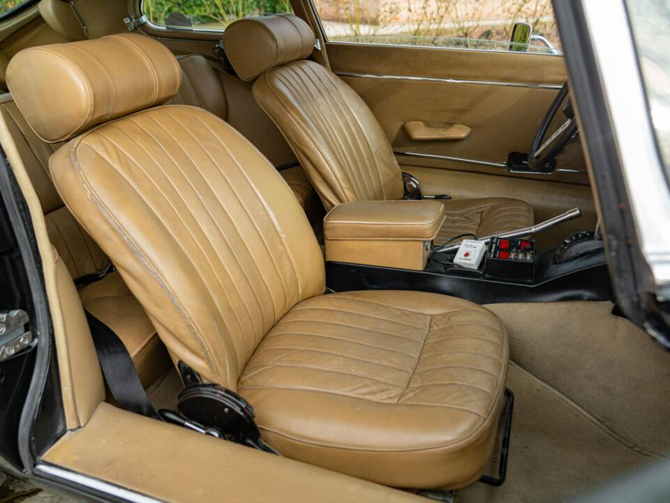 Bild 29/50 von Jaguar E-Type V12 (2+2) (1971)