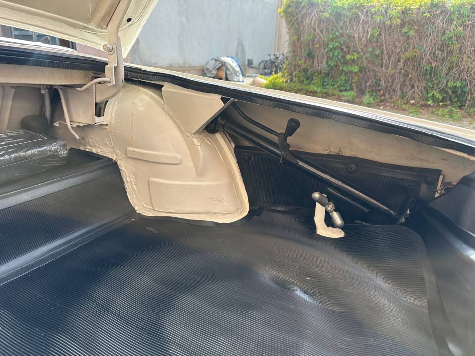 Image 18/63 of Alfa Romeo Spider 1300 Junior (1970)