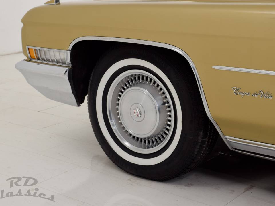 Image 10/32 de Cadillac Coupe DeVille (1971)