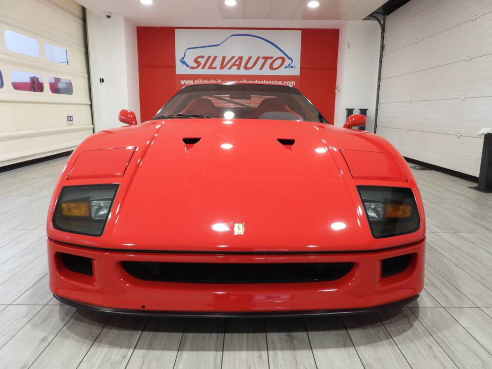 Immagine 2/16 di Ferrari F40 (1989)
