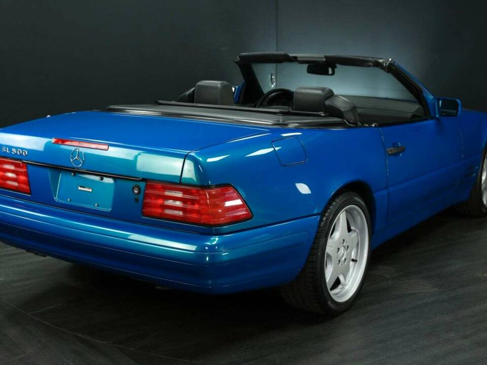 Image 2/50 de Mercedes-Benz SL 500 (1997)