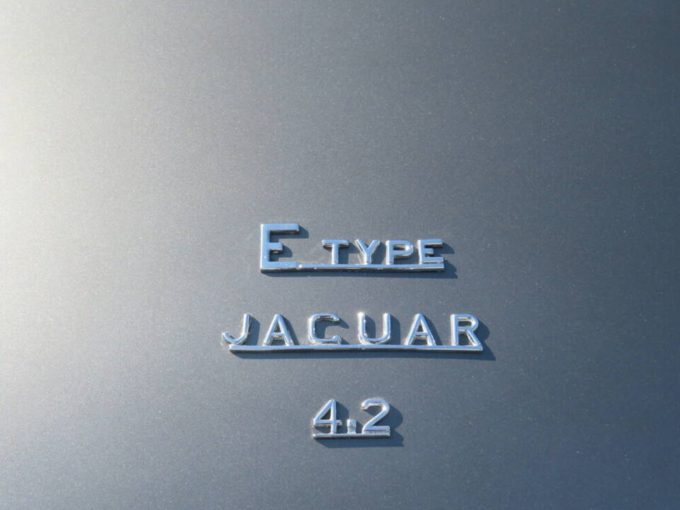 Bild 17/18 von Jaguar E-Type (2+2) (1969)