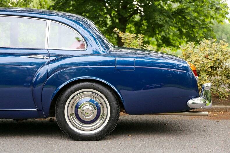Image 18/49 of Bentley S 3 Continental Flying Spur (1964)