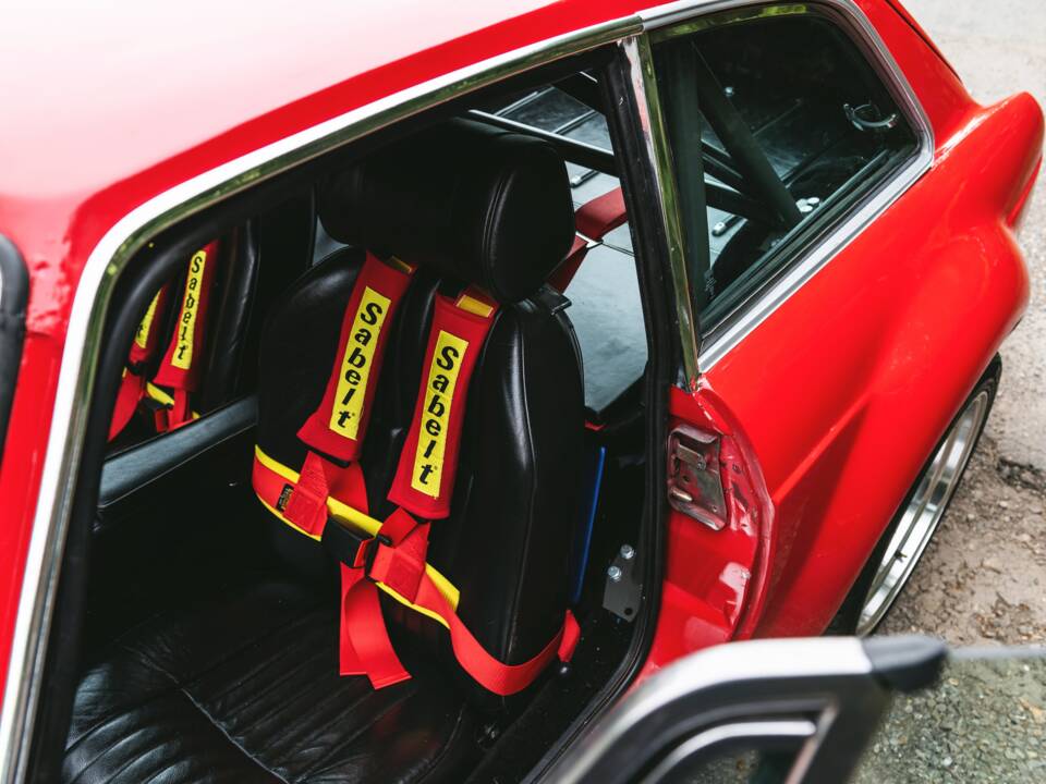 Image 30/50 of MG MGB GT V8 (1977)