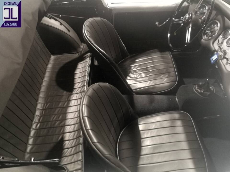 Image 25/37 of Daimler SP 250 (1960)