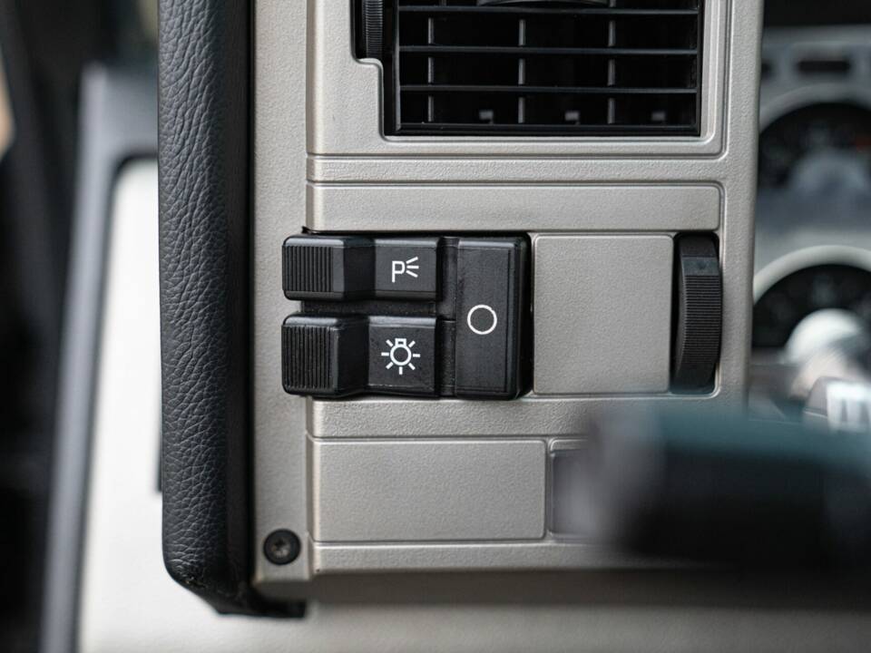 Image 43/50 of GMC Sierra 1500 (1990)