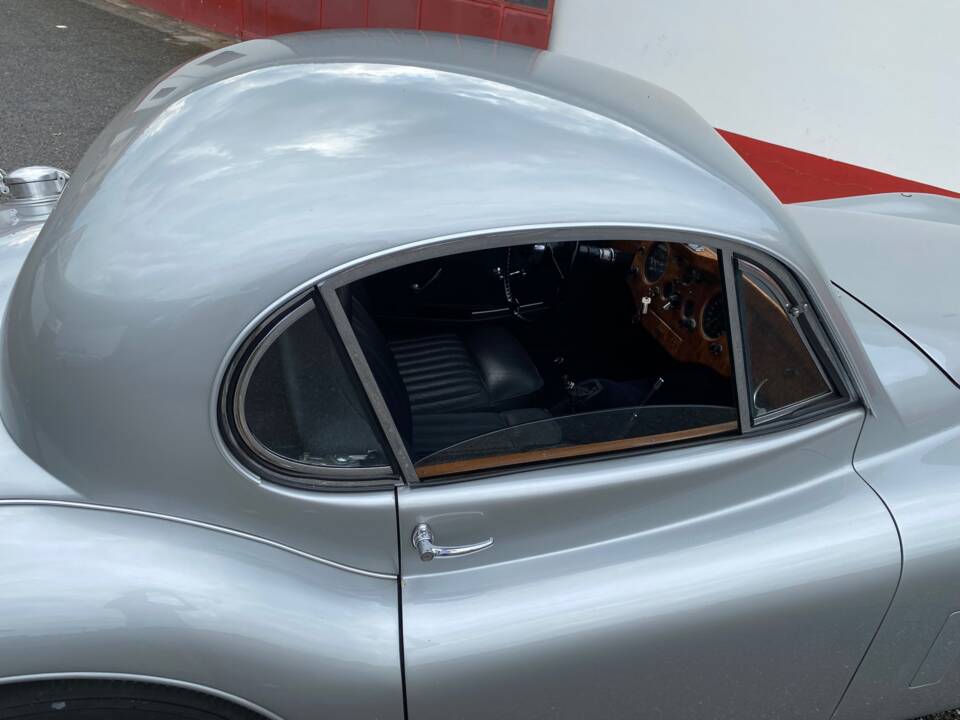 Image 12/36 of Jaguar XK 120 FHC (1953)