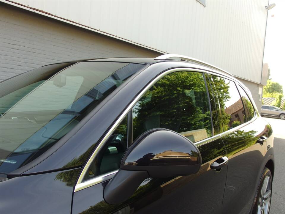 Bild 29/98 von Porsche Cayenne Turbo (2010)