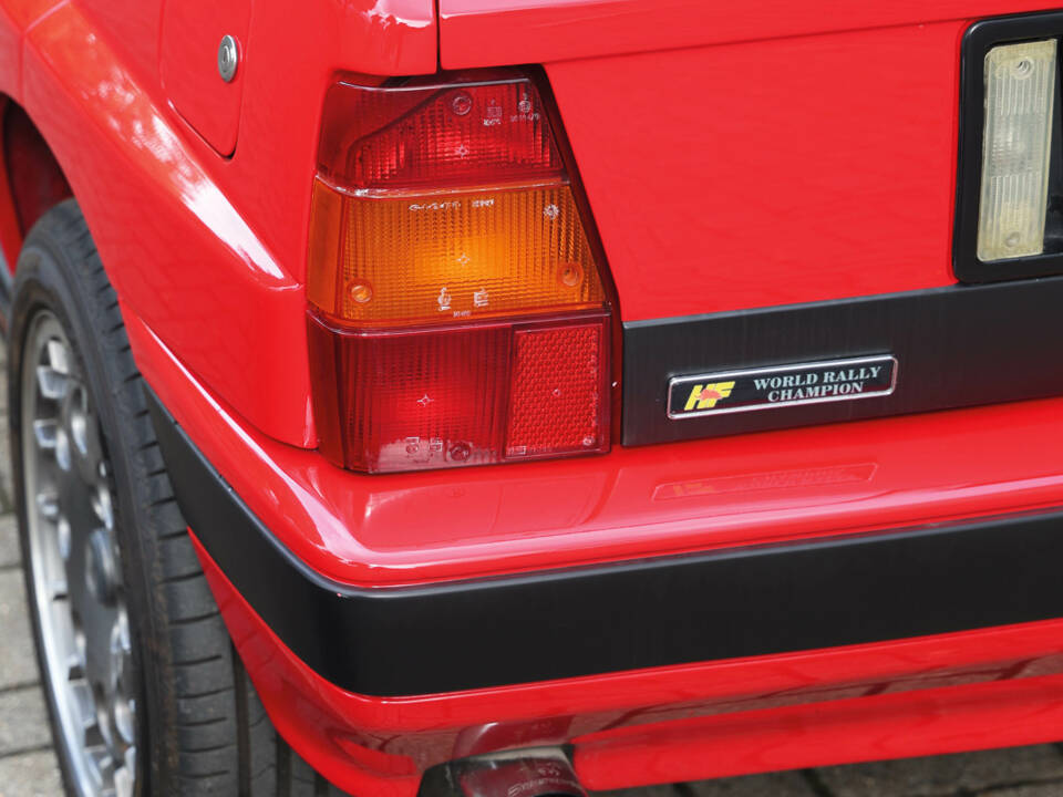 Image 18/41 of Lancia Delta HF Integrale (1989)