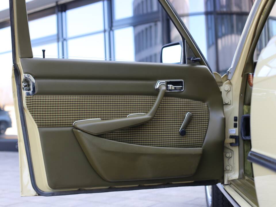 Bild 37/76 von Mercedes-Benz 280 SE (1977)