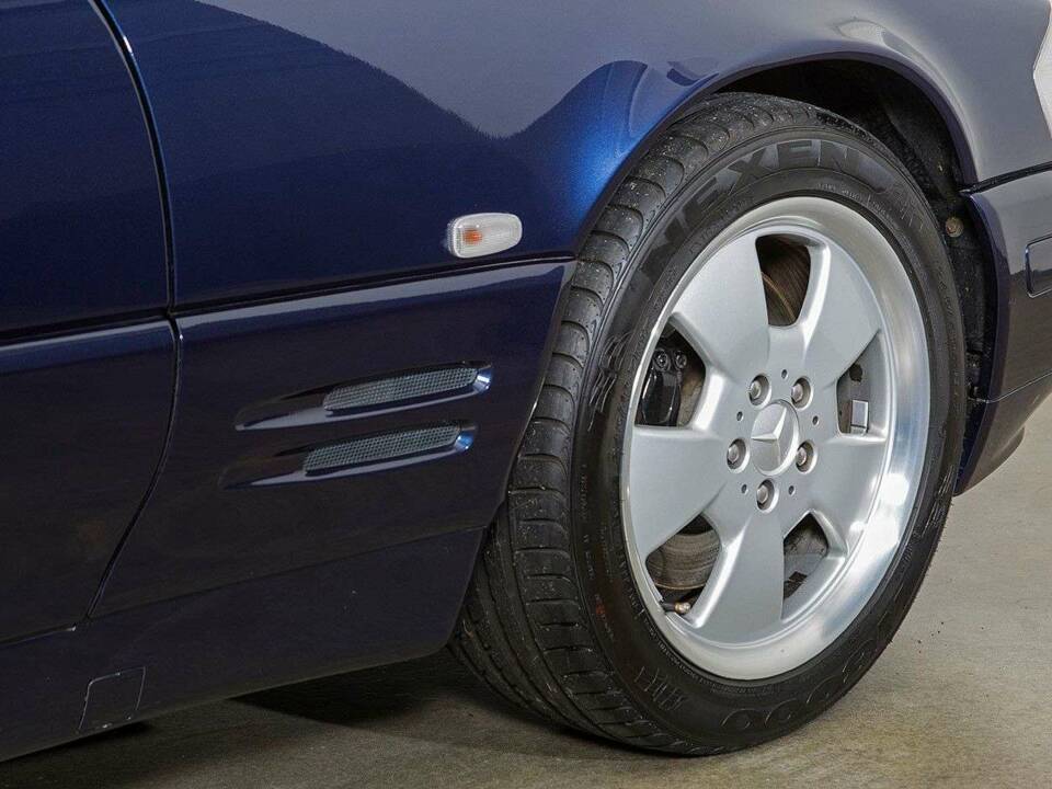 Afbeelding 17/36 van Mercedes-Benz SL 320 (2000)
