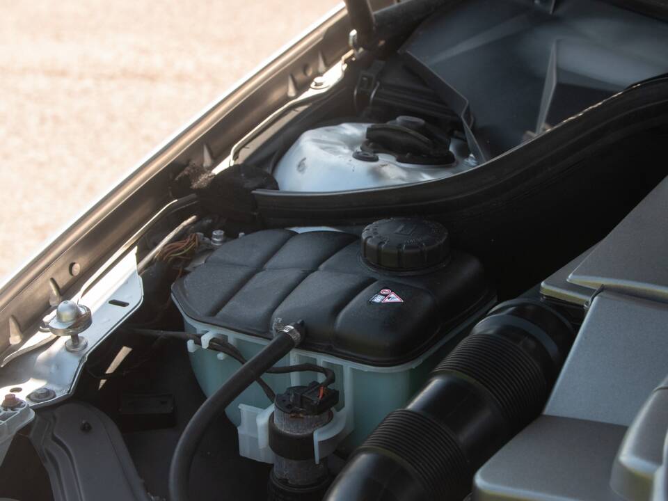 Image 47/50 of Mercedes-Benz CLK 55 AMG (2003)
