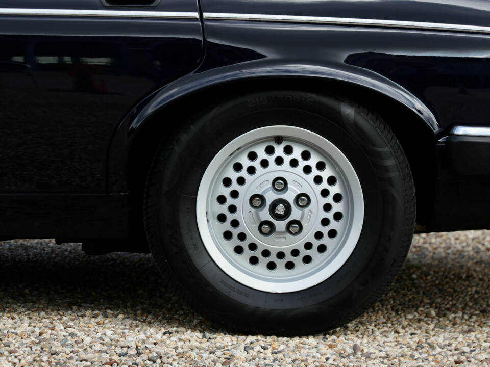 Imagen 24/50 de Jaguar XJ 12 (1985)