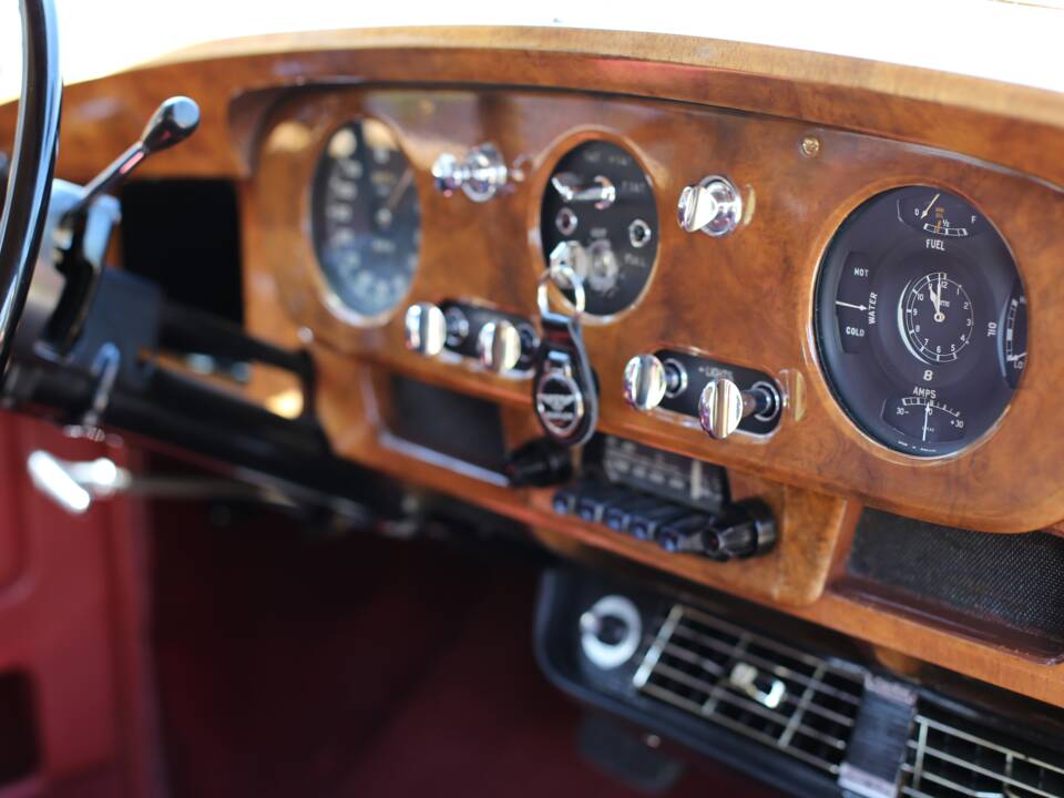 Image 22/81 of Bentley S 1 (1959)