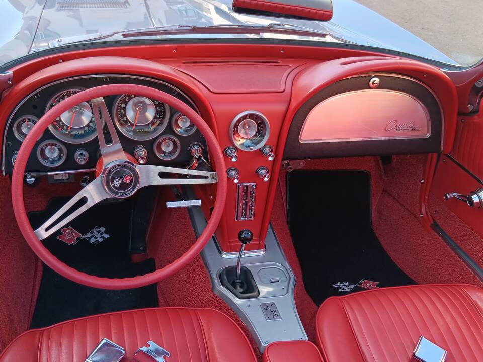 Image 21/33 of Chevrolet Corvette Sting Ray Convertible (1963)