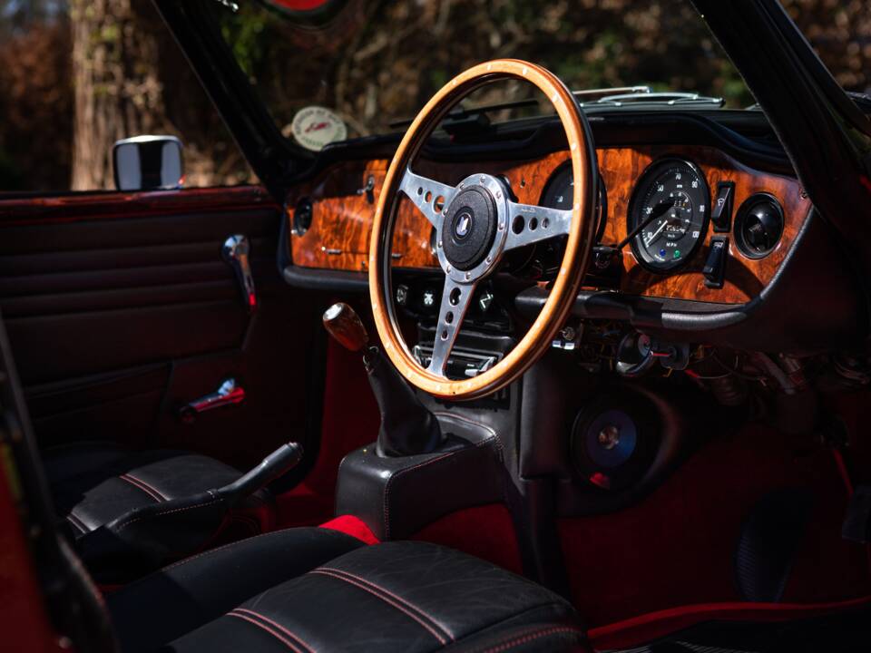 Image 33/41 of Triumph TR 6 (1972)