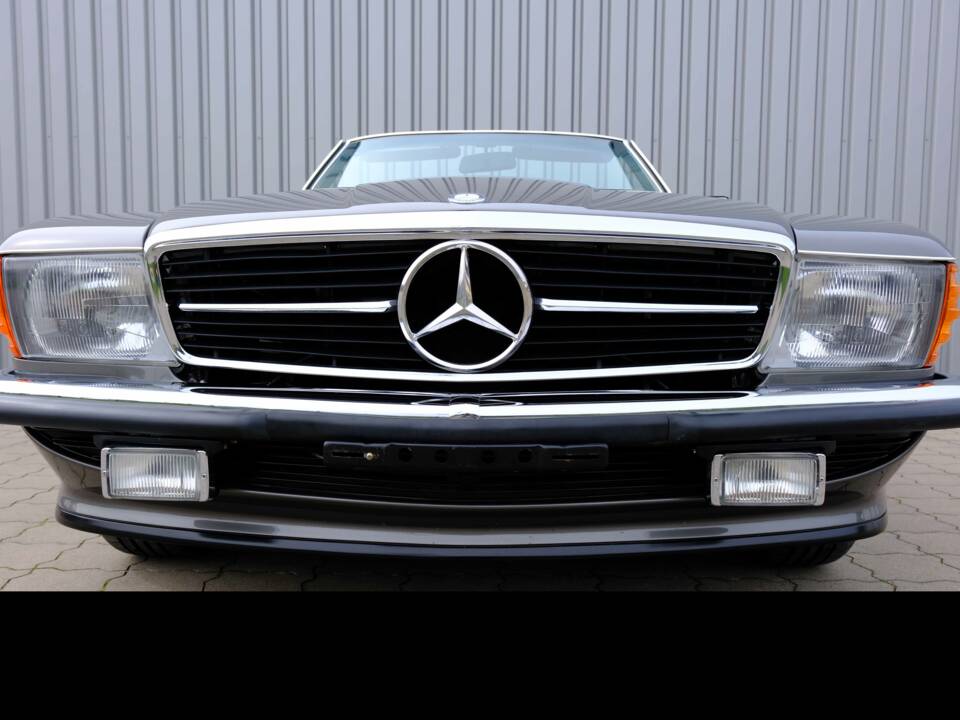Image 29/96 of Mercedes-Benz 560 SL (1987)