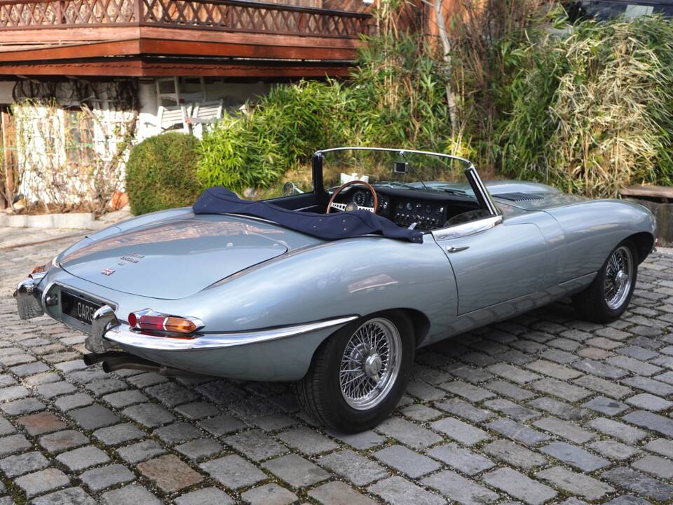 Afbeelding 7/15 van Jaguar E-Type (1968)