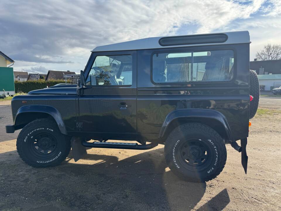 Image 2/19 of Land Rover Defender 90 (2011)