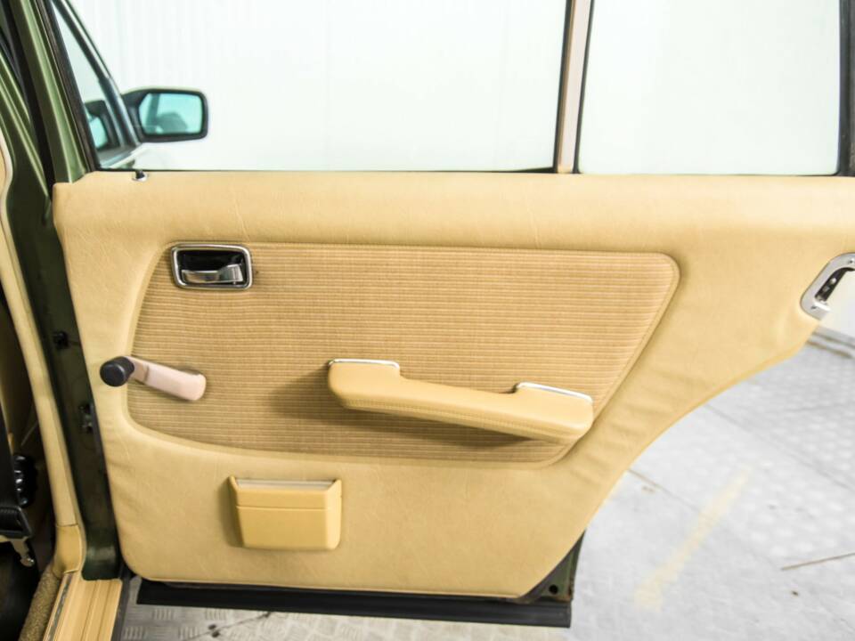 Afbeelding 37/50 van Mercedes-Benz 200 T (1982)