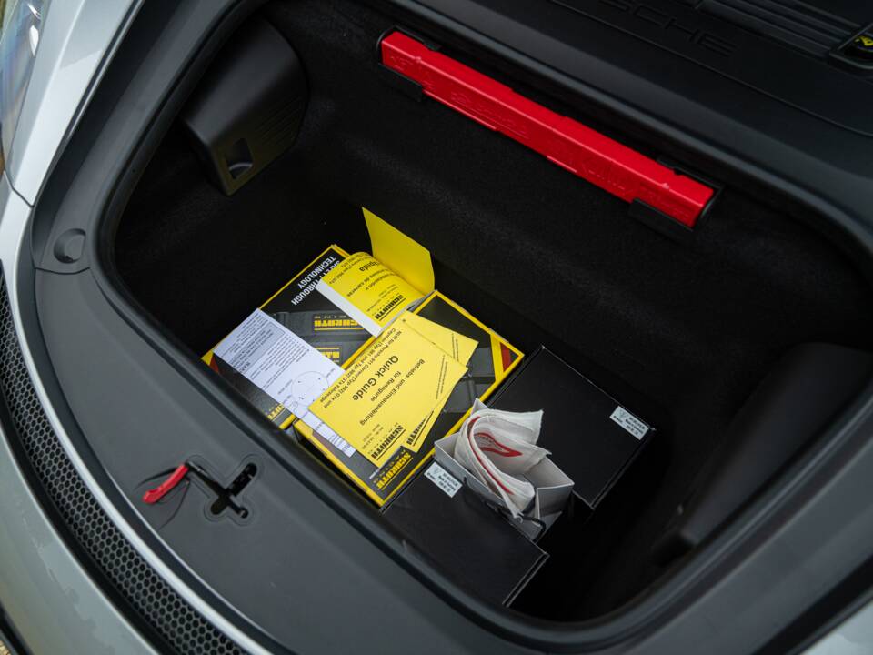 Image 39/100 of Porsche 718 Cayman GT4 RS Weissach (2024)