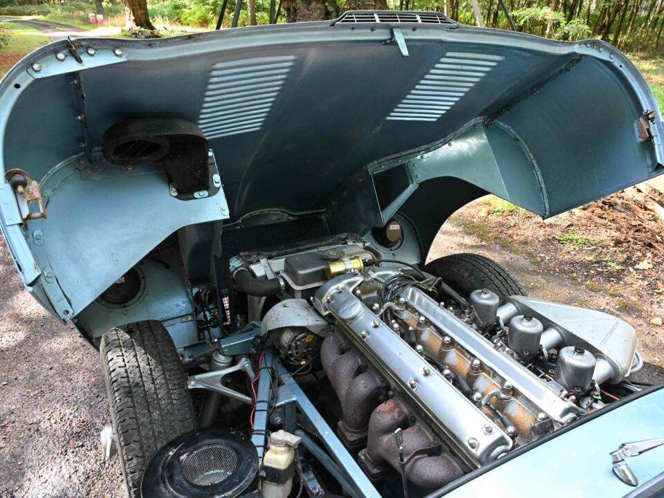 Image 48/50 of Jaguar E-Type (2+2) (1966)