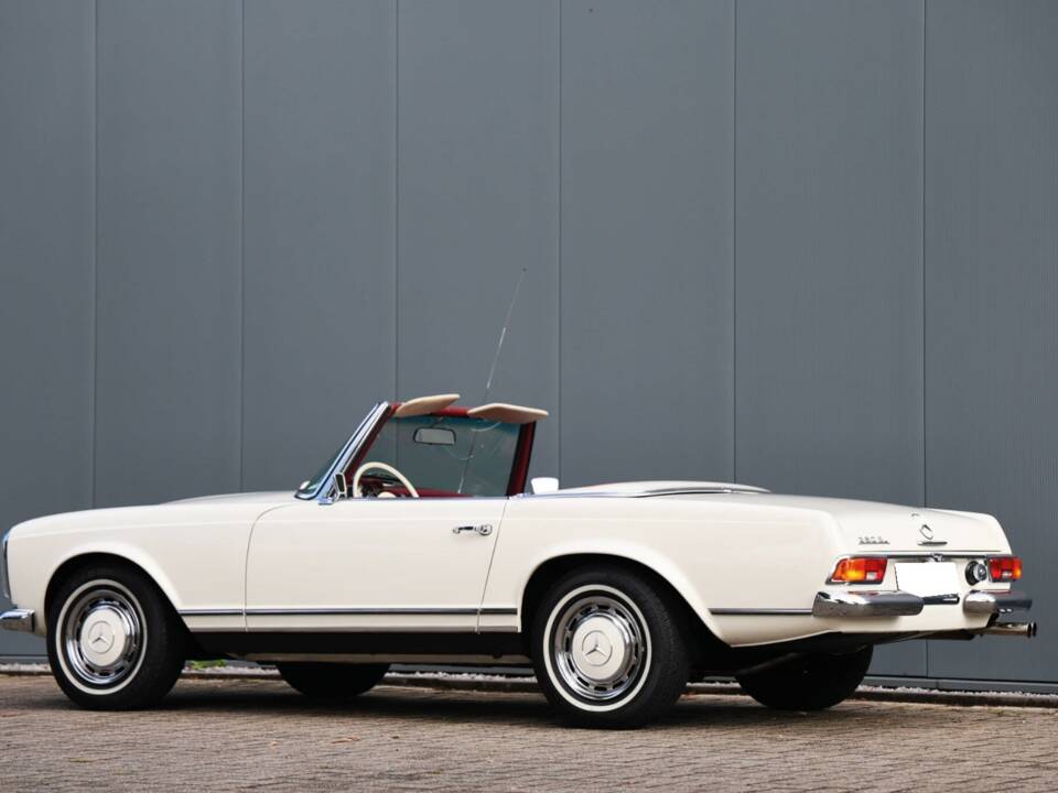 Image 9/14 of Mercedes-Benz 280 SL (1969)