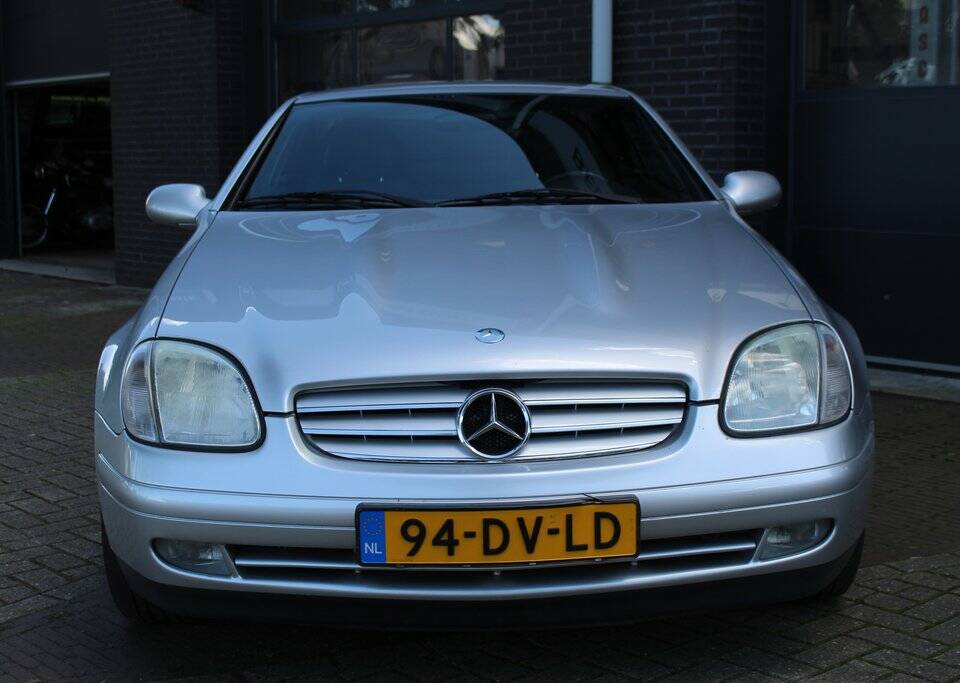 Image 4/8 de Mercedes-Benz SLK 200 Kompressor (2000)