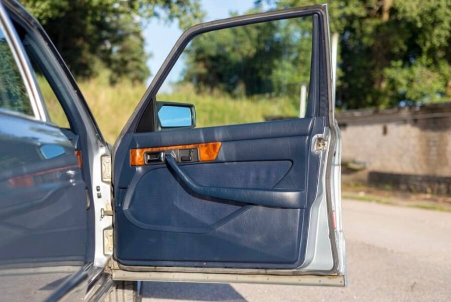 Image 80/100 of Mercedes-Benz 500 SEL (1983)