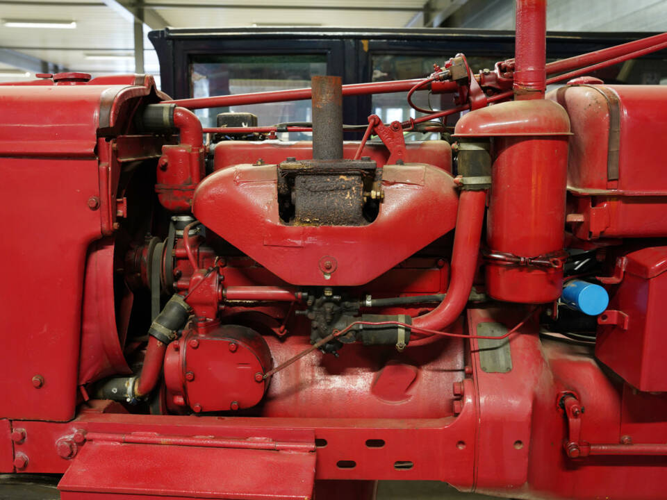 Image 4/27 of Farmall H (1945)