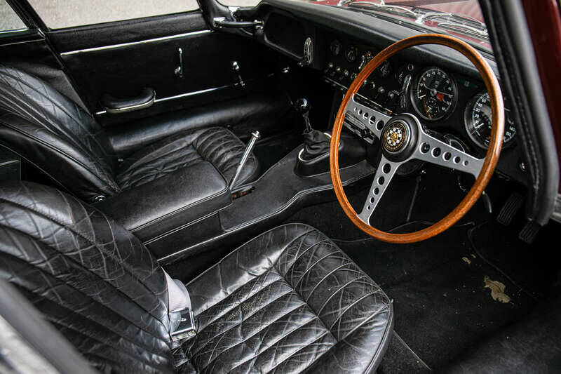 Image 2/40 de Jaguar Type E 4.2 (1967)