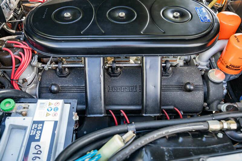 Image 28/49 de Ferrari 330 GT 2+2 (1966)