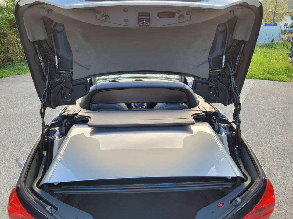 Bild 82/97 von Mercedes-Benz SL 500 (2004)