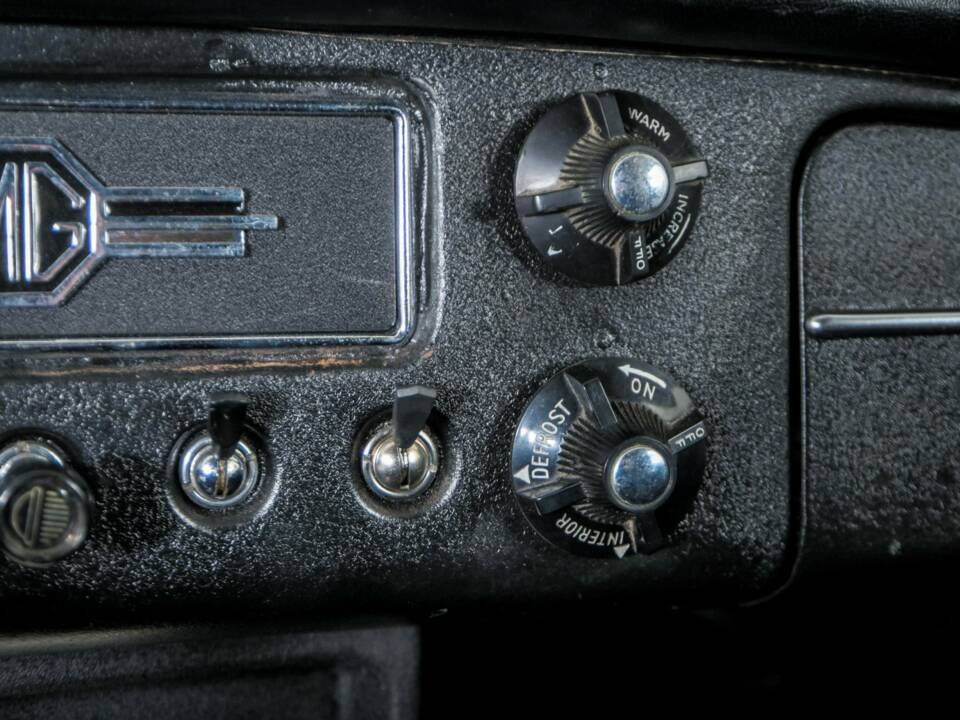 Image 28/50 of MG MGB GT (1967)