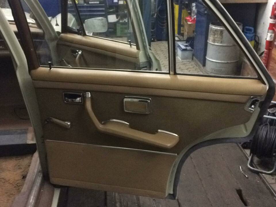 Image 26/52 of Mercedes-Benz 250 SE (1966)