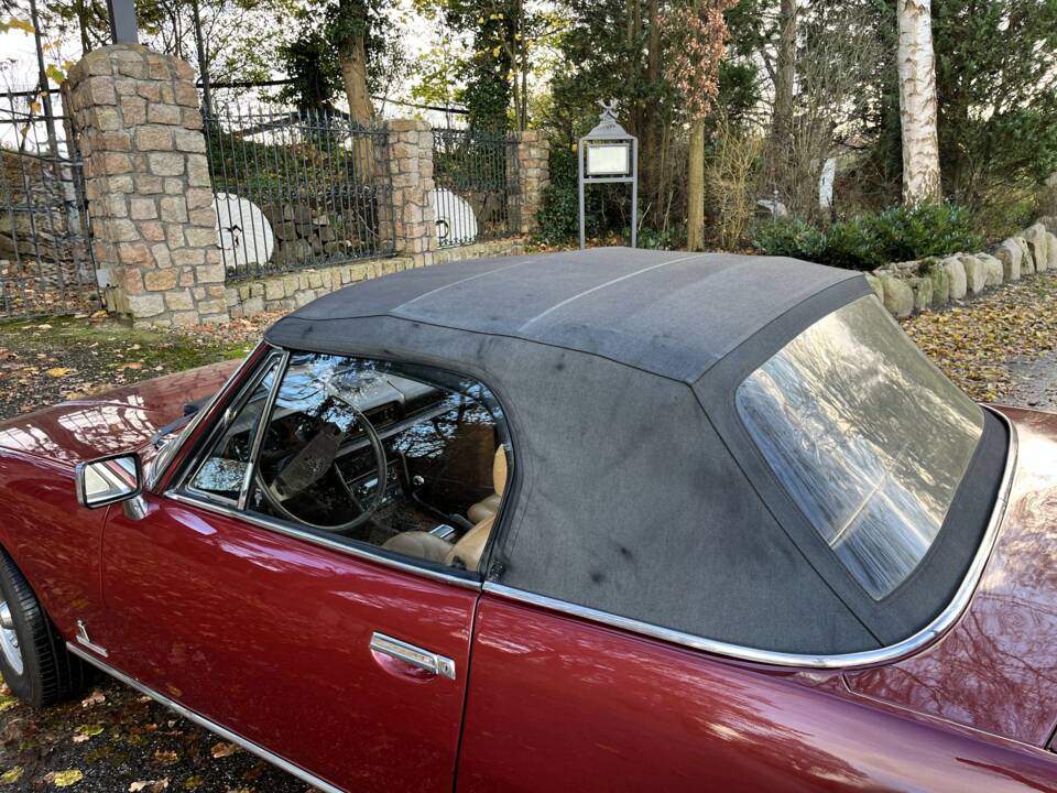 Image 17/35 of Peugeot 504 Convertible (1980)
