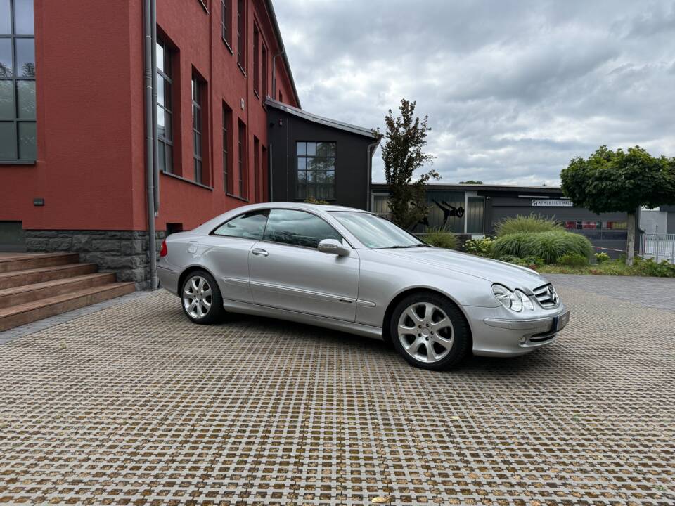 Bild 8/33 von Mercedes-Benz CLK 320 (2002)