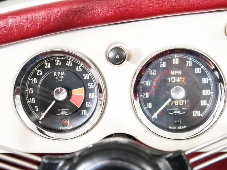 Image 11/50 of MG MGA 1500 (1957)